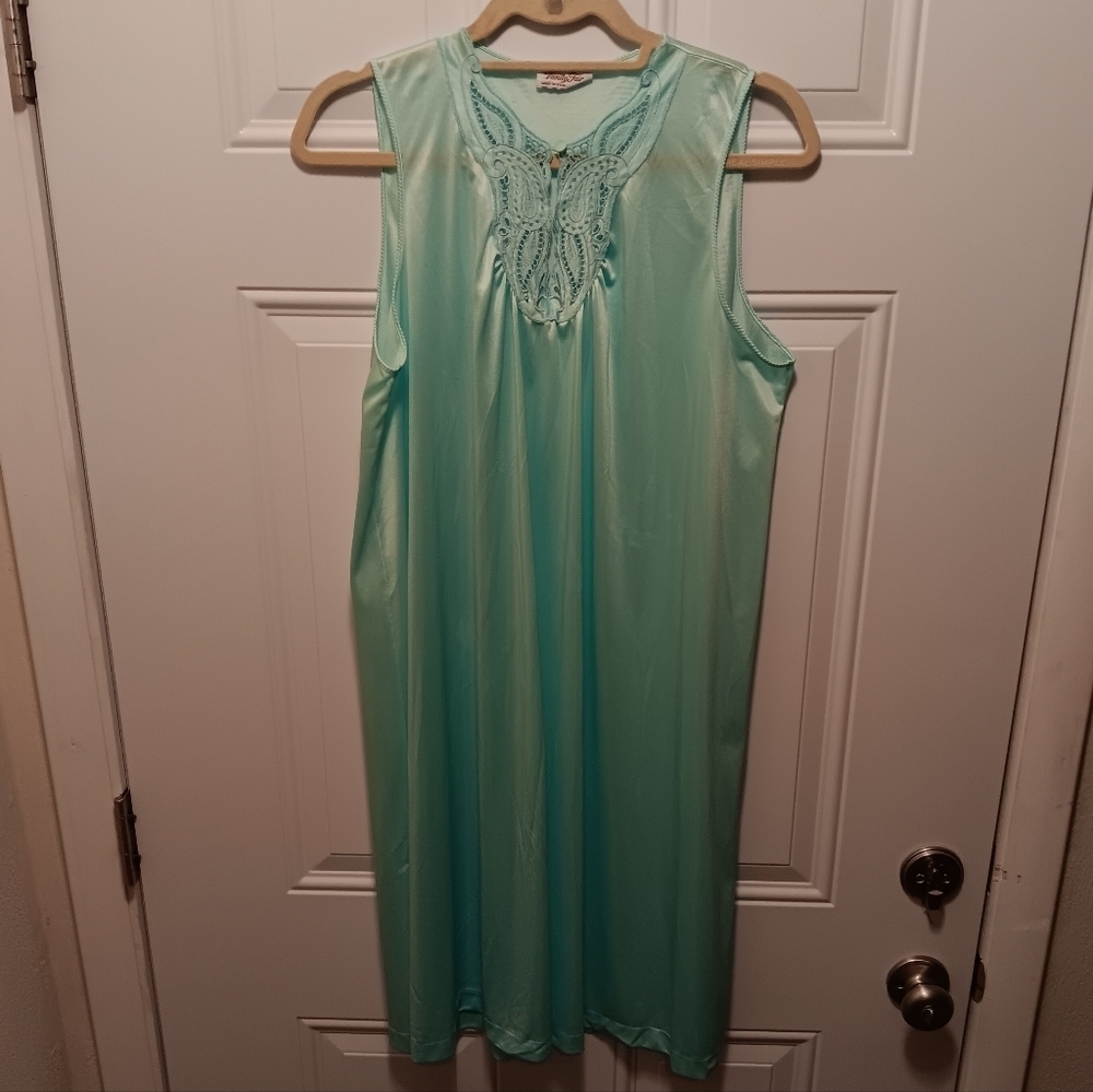 Vintage Vanity Fair Night Dress Made In USA Sz M